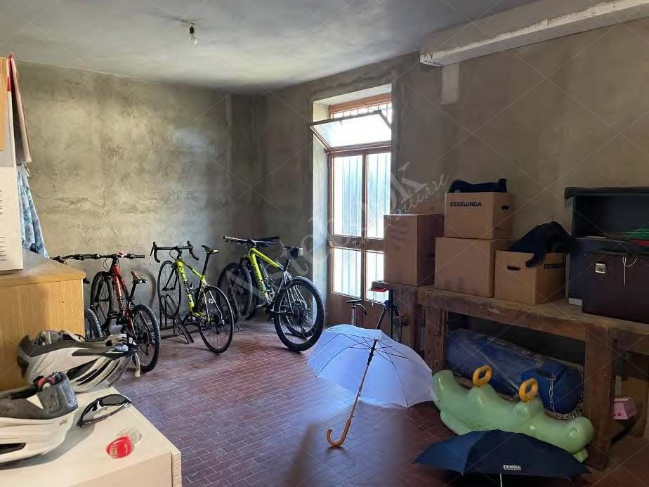Quota di proprietà pari ad 1/2 di appartamento al secondo piano di 161 mq in Robbiate