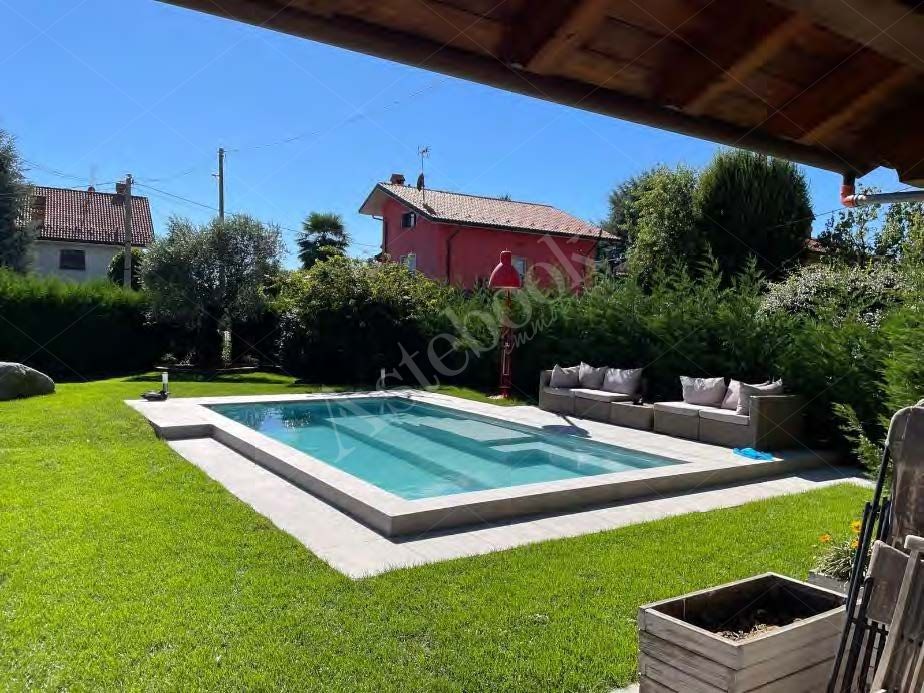 Quota di proprietà pari ad 1/2 di appartamento al secondo piano di 161 mq in Robbiate