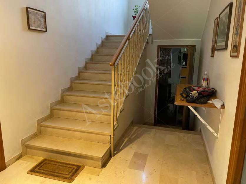 Quota di proprietà pari ad 1/2 di appartamento al secondo piano di 161 mq in Robbiate