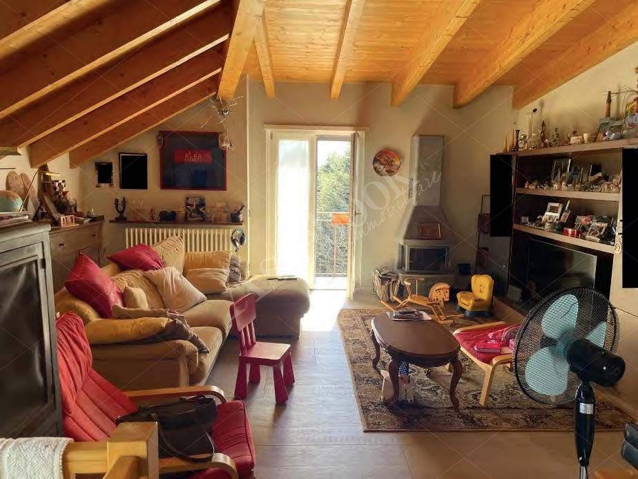 Quota di proprietà pari ad 1/2 di appartamento al secondo piano di 161 mq in Robbiate