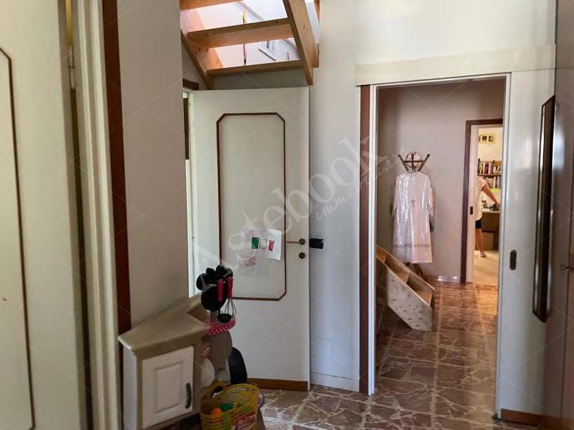Quota di proprietà pari ad 1/2 di appartamento al secondo piano di 161 mq in Robbiate