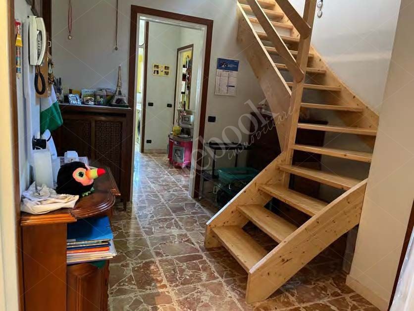 Quota di proprietà pari ad 1/2 di appartamento al secondo piano di 161 mq in Robbiate