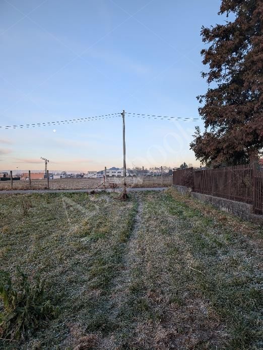 Quota di 1/3 di piena propriet� di terreno agricolo di 2.040 mq in Robbiate