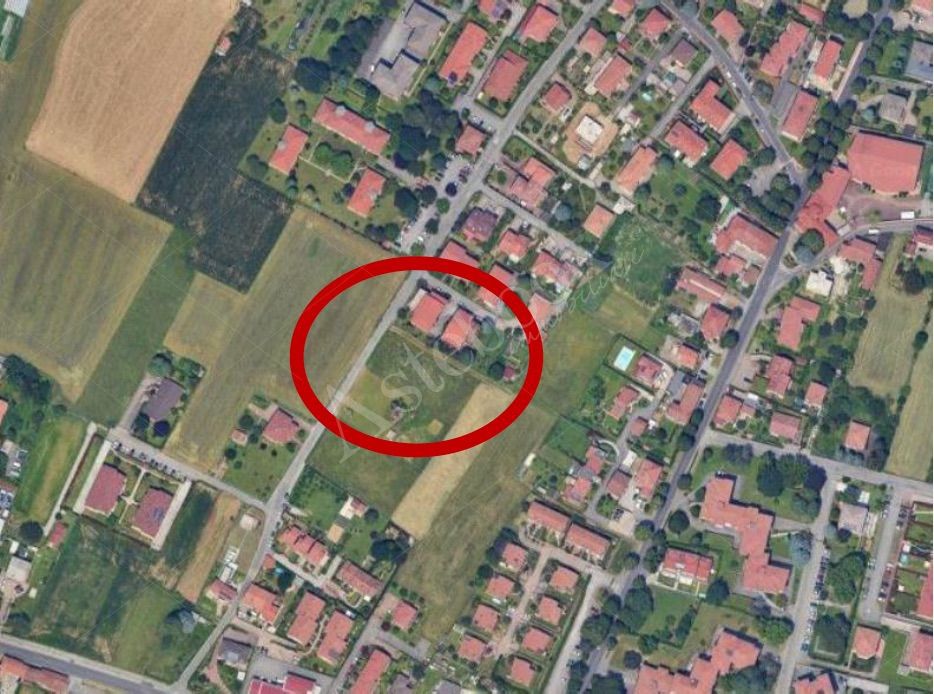 Quota di 1/3 di piena propriet� di terreno agricolo di 2.040 mq in Robbiate