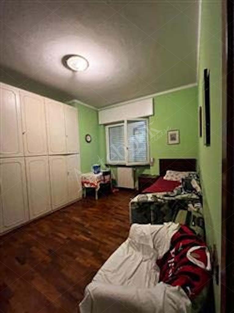 Compendio immobiliare composto da quote di proprietà di immobili residenziali e direzionali, autorimesse e terreni in Albavilla e Orsenigo