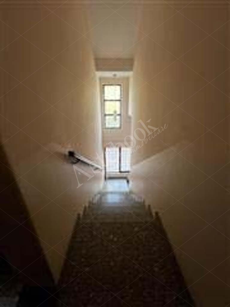Compendio immobiliare composto da quote di proprietà di immobili residenziali e direzionali, autorimesse e terreni in Albavilla e Orsenigo