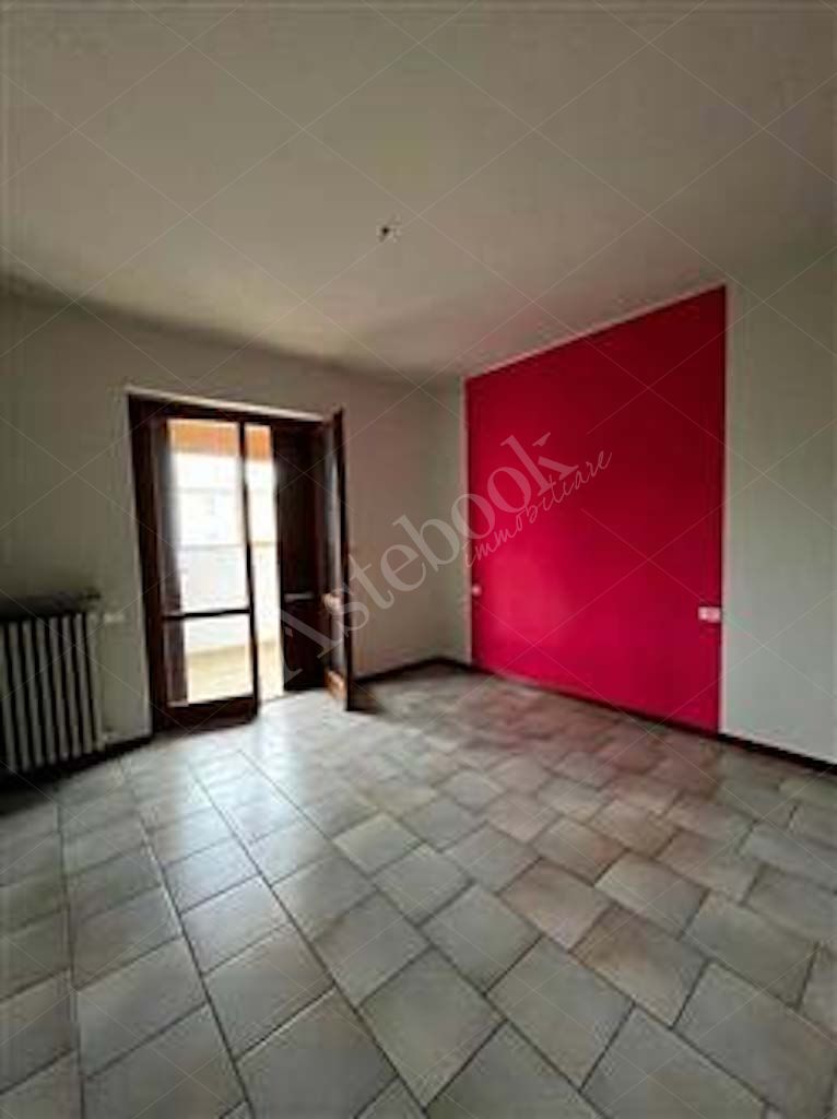 Compendio immobiliare composto da quote di proprietà di immobili residenziali e direzionali, autorimesse e terreni in Albavilla e Orsenigo