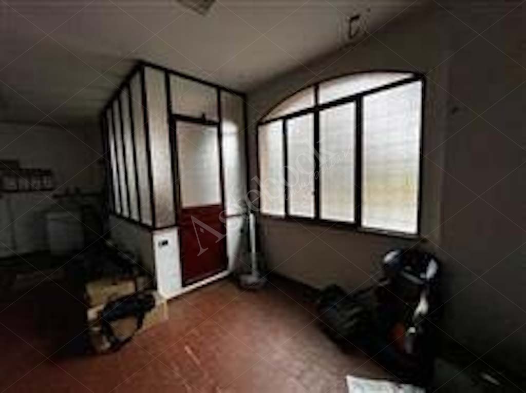 Compendio immobiliare composto da quote di proprietà di immobili residenziali e direzionali, autorimesse e terreni in Albavilla e Orsenigo