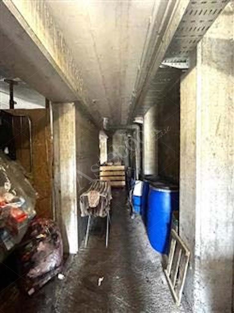 Compendio immobiliare composto da quote di proprietà di immobili residenziali e direzionali, autorimesse e terreni in Albavilla e Orsenigo