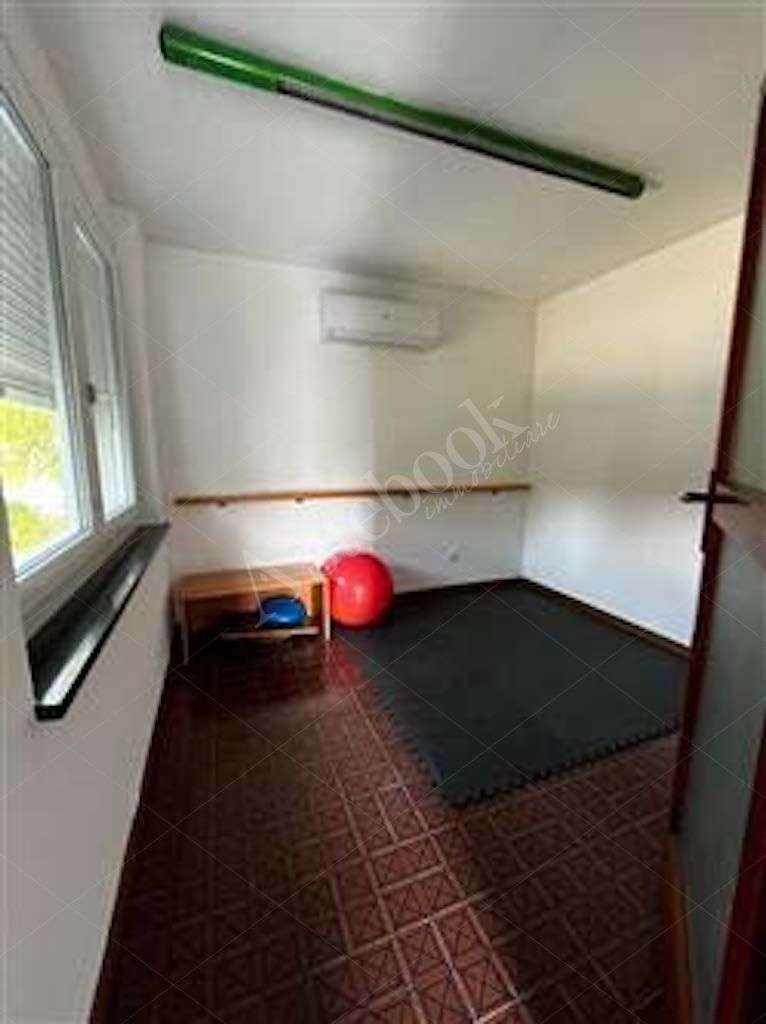 Compendio immobiliare composto da quote di proprietà di immobili residenziali e direzionali, autorimesse e terreni in Albavilla e Orsenigo