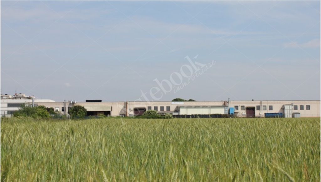 Unit� immobiliare a destinazione laboratorio con area pertinenziale in Boviso Masciago