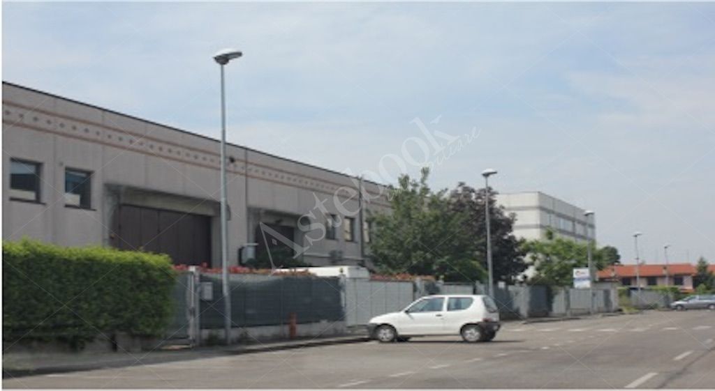 Unit� immobiliare a destinazione laboratorio con area pertinenziale in Boviso Masciago