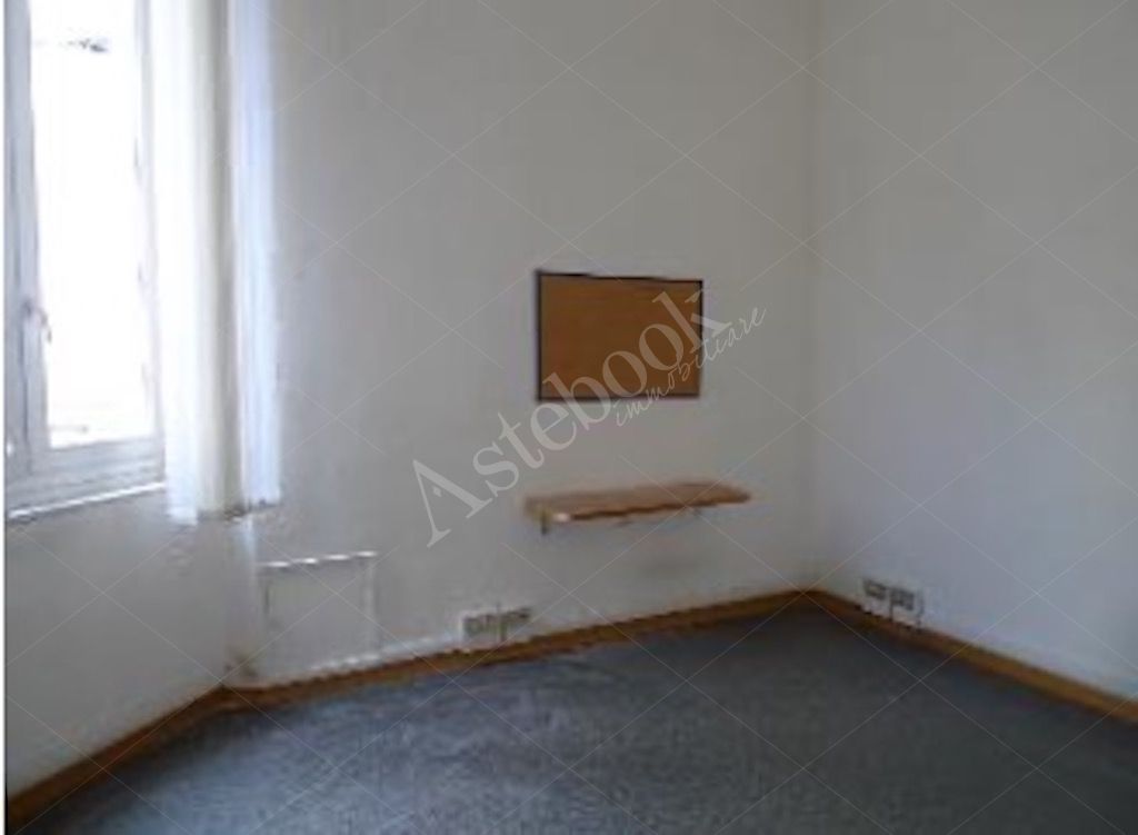 Uffici di rappresentanza al quinto piano nel centro storico di Ancona 