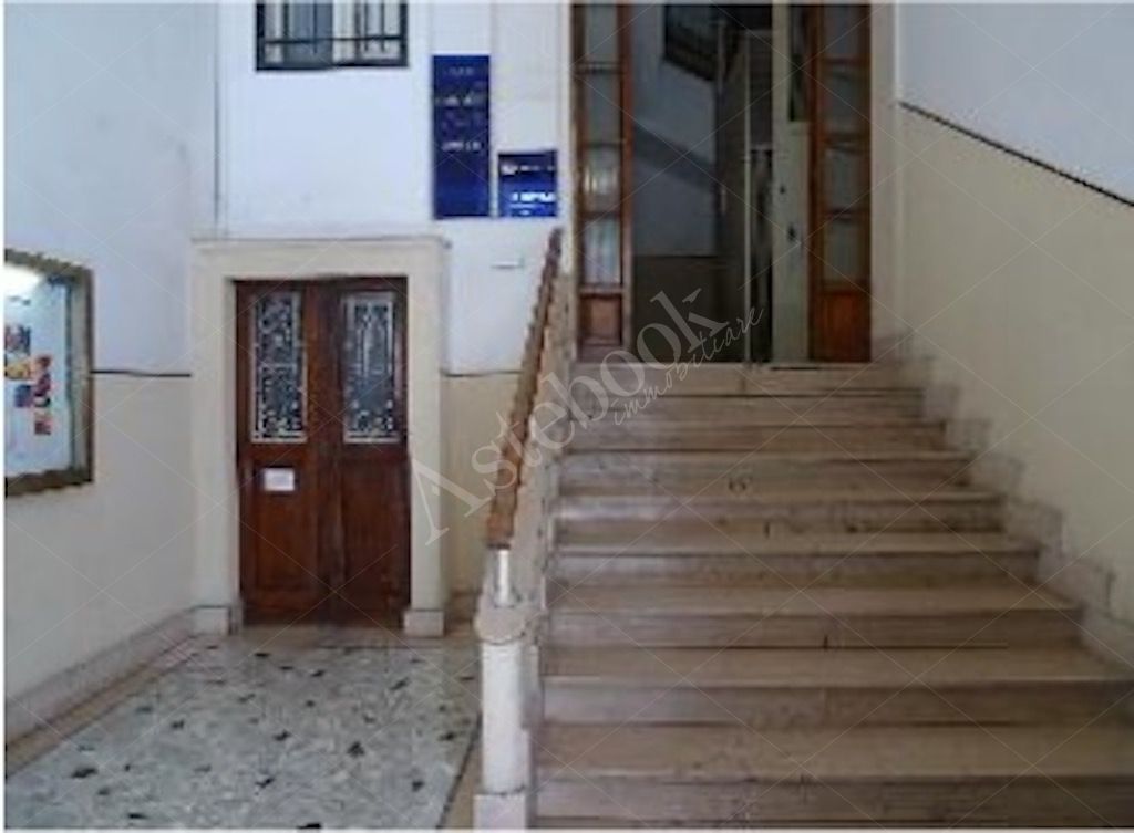 Uffici di rappresentanza al quinto piano nel centro storico di Ancona 