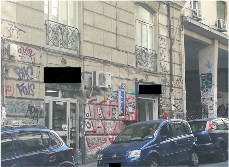 Locale commerciale al piano terra nel centro storico in Napoli