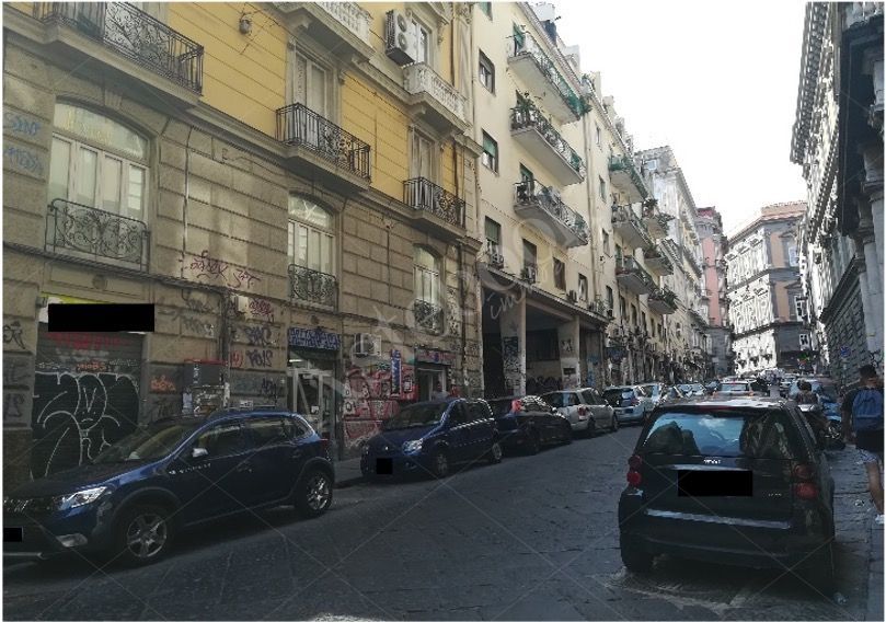 Locale commerciale al piano terra nel centro storico in Napoli