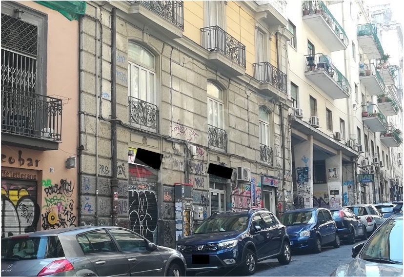 Locale commerciale al piano terra nel centro storico in Napoli