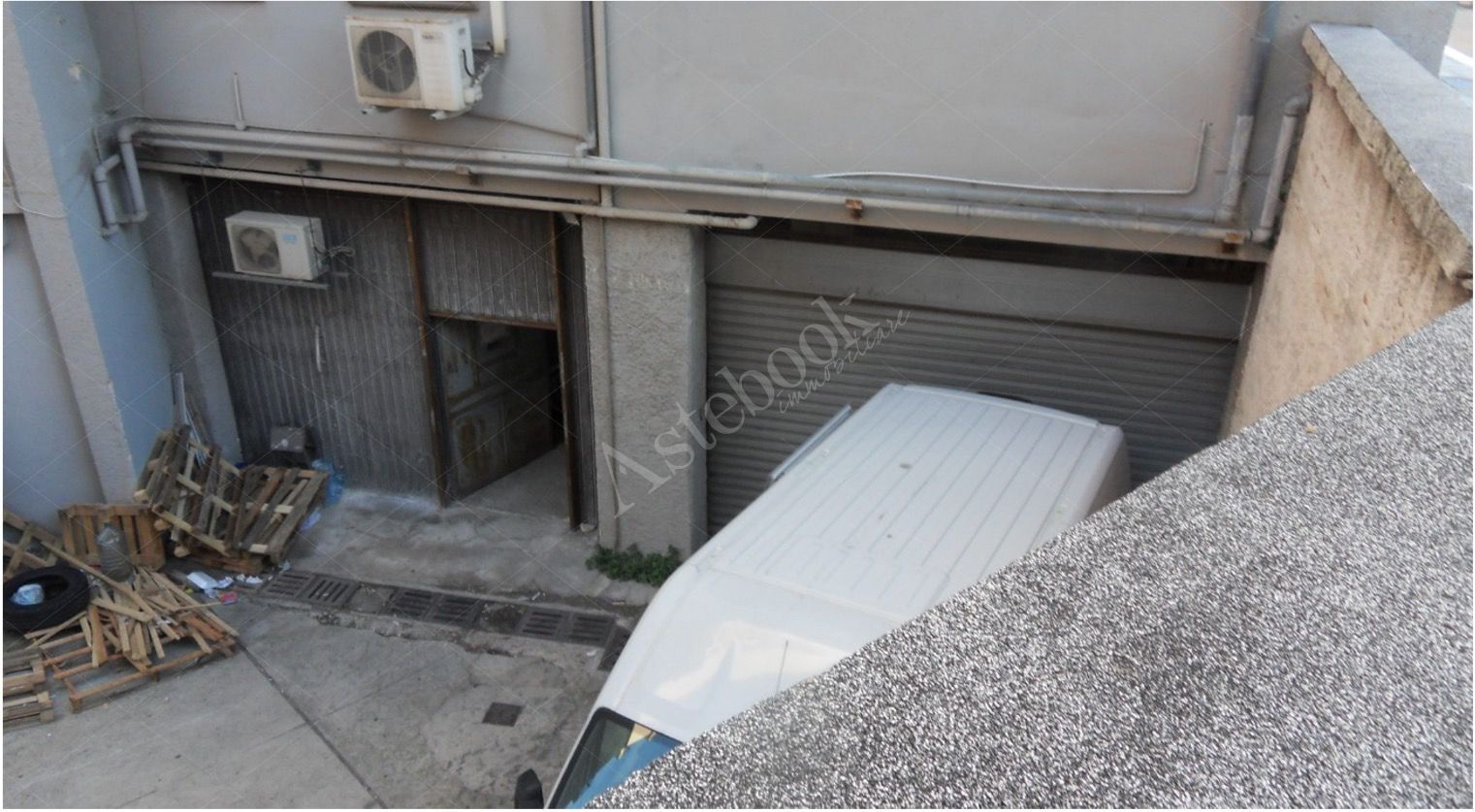 Magazzino - deposito al piano interrato in Bari 