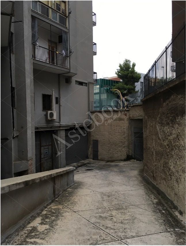 Magazzino - deposito al piano interrato in Bari 