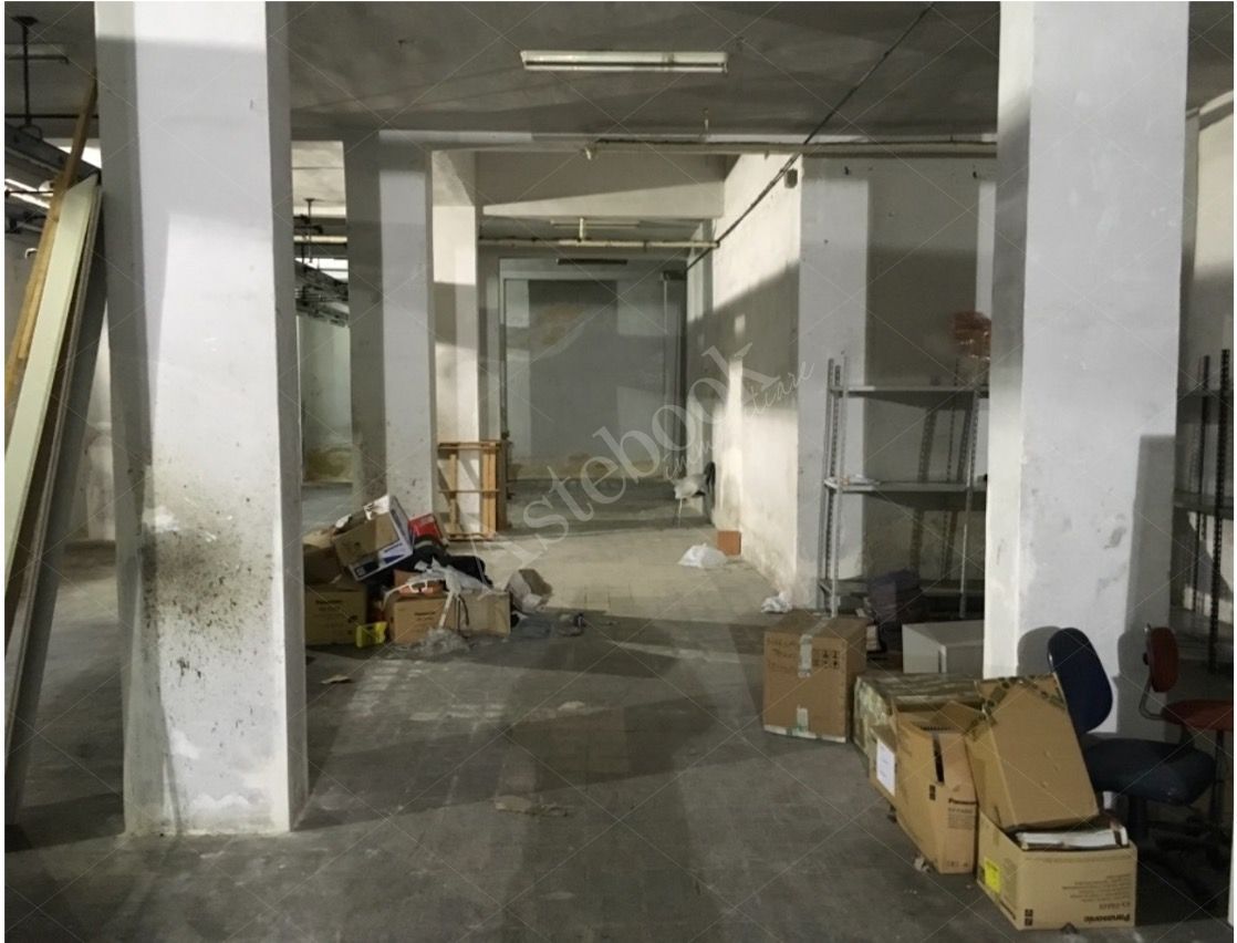 Magazzino - deposito al piano interrato in Bari 