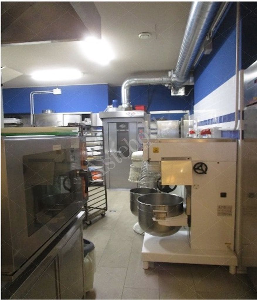 Locale commerciale ad uso pasticceria in Milano