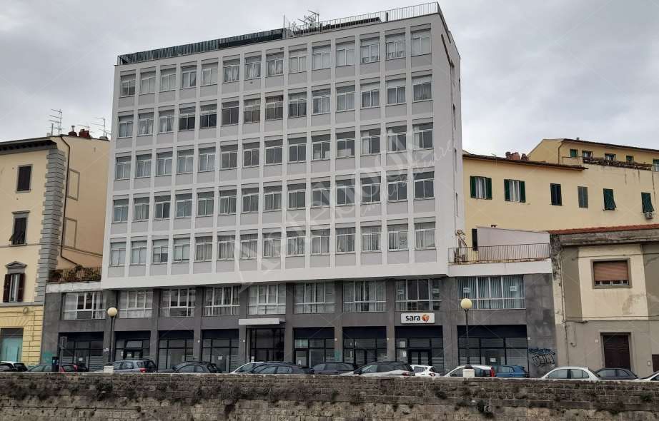 Compendio commerciale con deposito in Livorno 