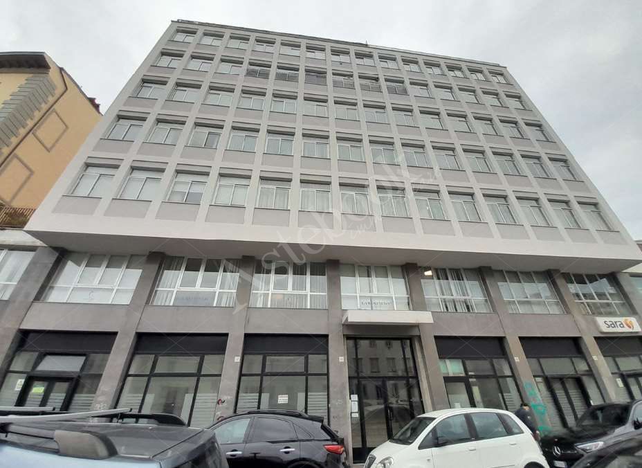 Compendio commerciale con deposito in Livorno 