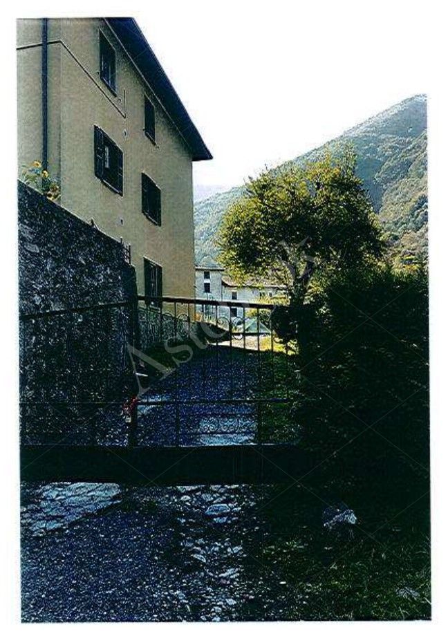Lotto 2 avviso di vendita-lotto 5 lettere A, B e D ctu del 13/02/2019 depositata nell'es. r.g.n. 57/2018 (+162/2024)pagine 36, 37, 46, 47, 48, 52, 53, 54, 55, 64, 65 e 66).Piena Propriet�. CORTENOVA (LC), Sez.CORTENOVA, Via Alessandro Volta n. 17, appartamento al p.1, composto da cucina, soggiorno, 2 camere, disimpegno, bagno e 2 terrazzi; con annessi 2 locali ad uso ripostiglio al p.T; box auto al p.T; appezzamento di terreno antistante il fabbricato in cui si trovano le unit� immobiliare sopra descritte
