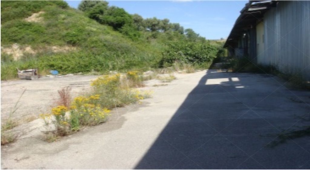 Capannone industriale con area produttiva e uffici in Lanciano