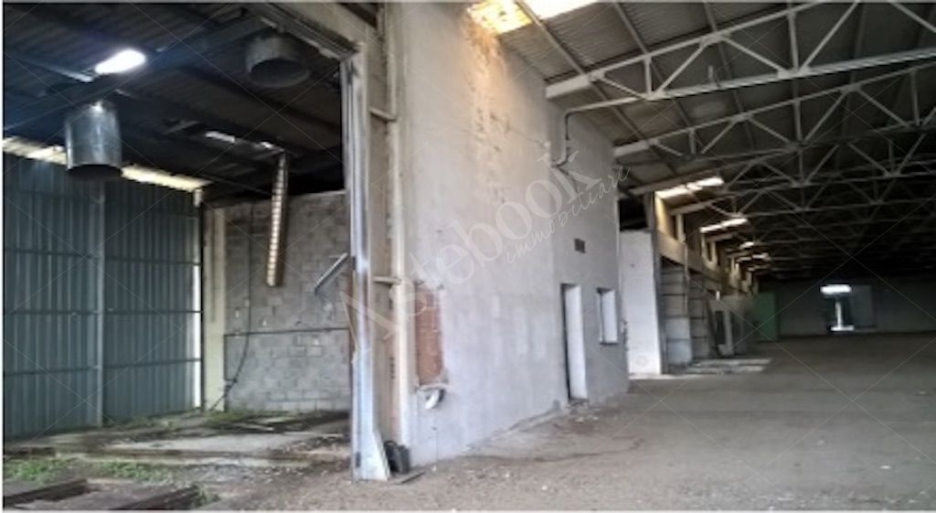 Capannone industriale con area produttiva e uffici in Lanciano