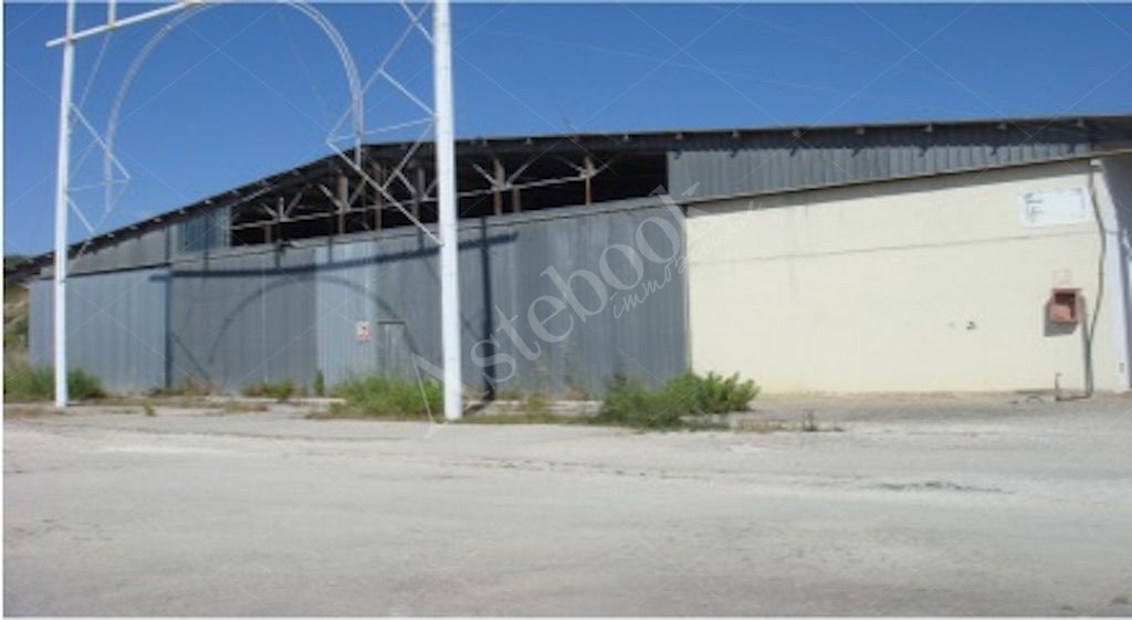 Capannone industriale con area produttiva e uffici in Lanciano