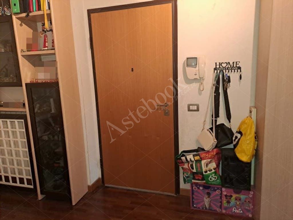 Appartamento di 78 mq al secondo piano con box e posto auto in Roma