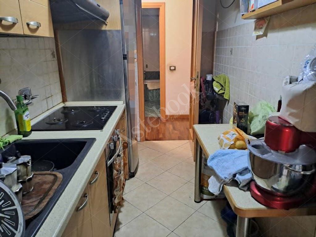 Appartamento di 78 mq al secondo piano con box e posto auto in Roma