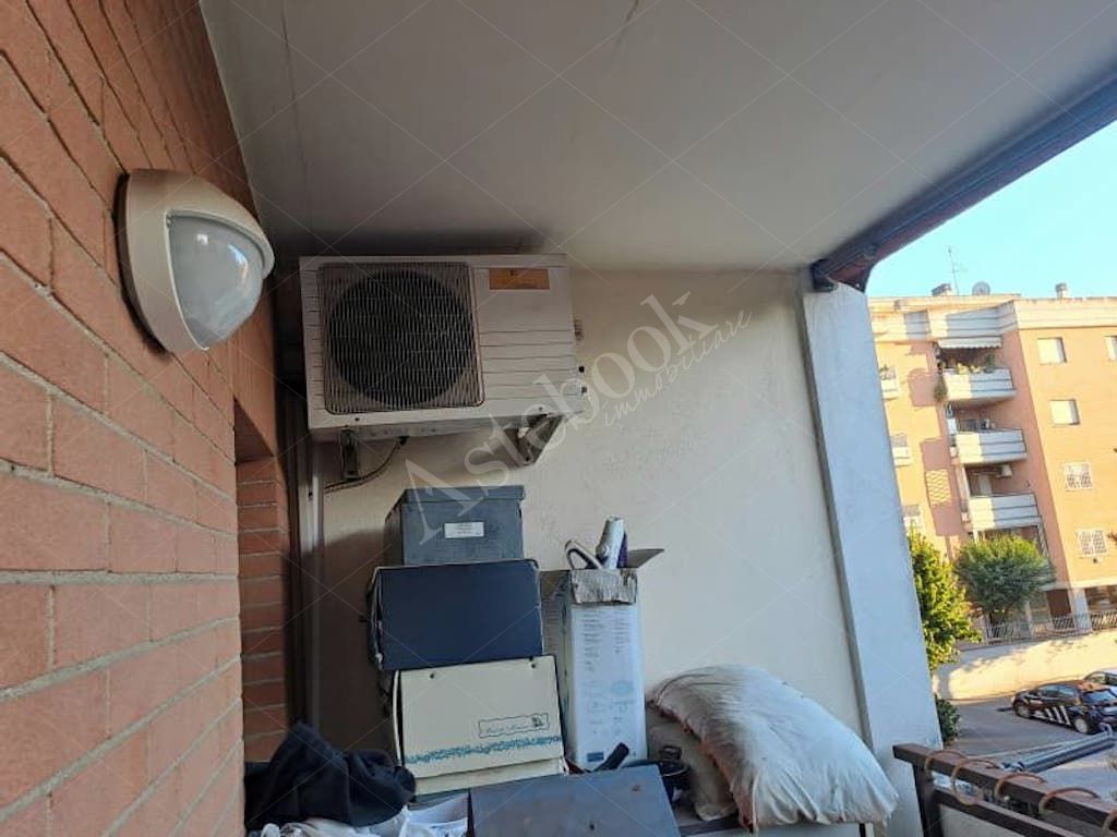Appartamento di 78 mq al secondo piano con box e posto auto in Roma