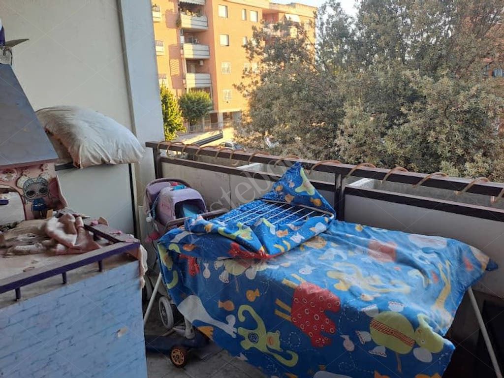 Appartamento di 78 mq al secondo piano con box e posto auto in Roma