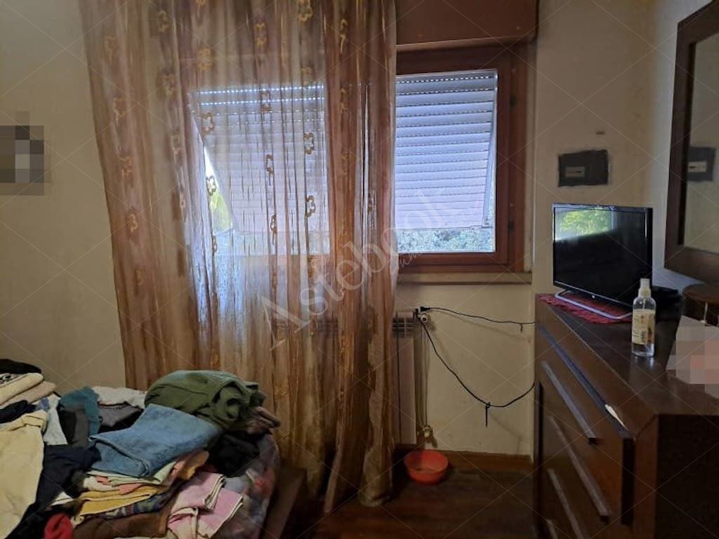 Appartamento di 78 mq al secondo piano con box e posto auto in Roma