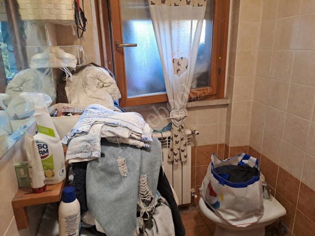 Appartamento di 78 mq al secondo piano con box e posto auto in Roma
