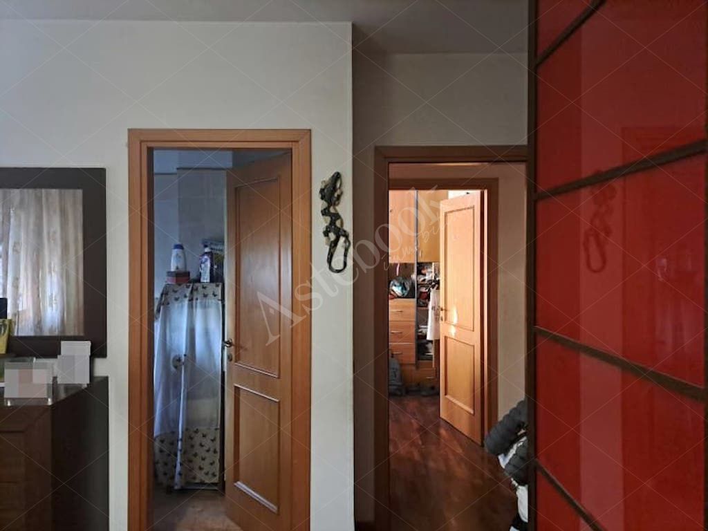 Appartamento di 78 mq al secondo piano con box e posto auto in Roma