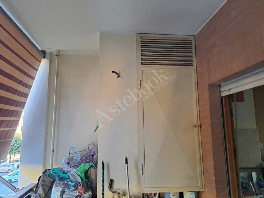 Appartamento di 78 mq al secondo piano con box e posto auto in Roma
