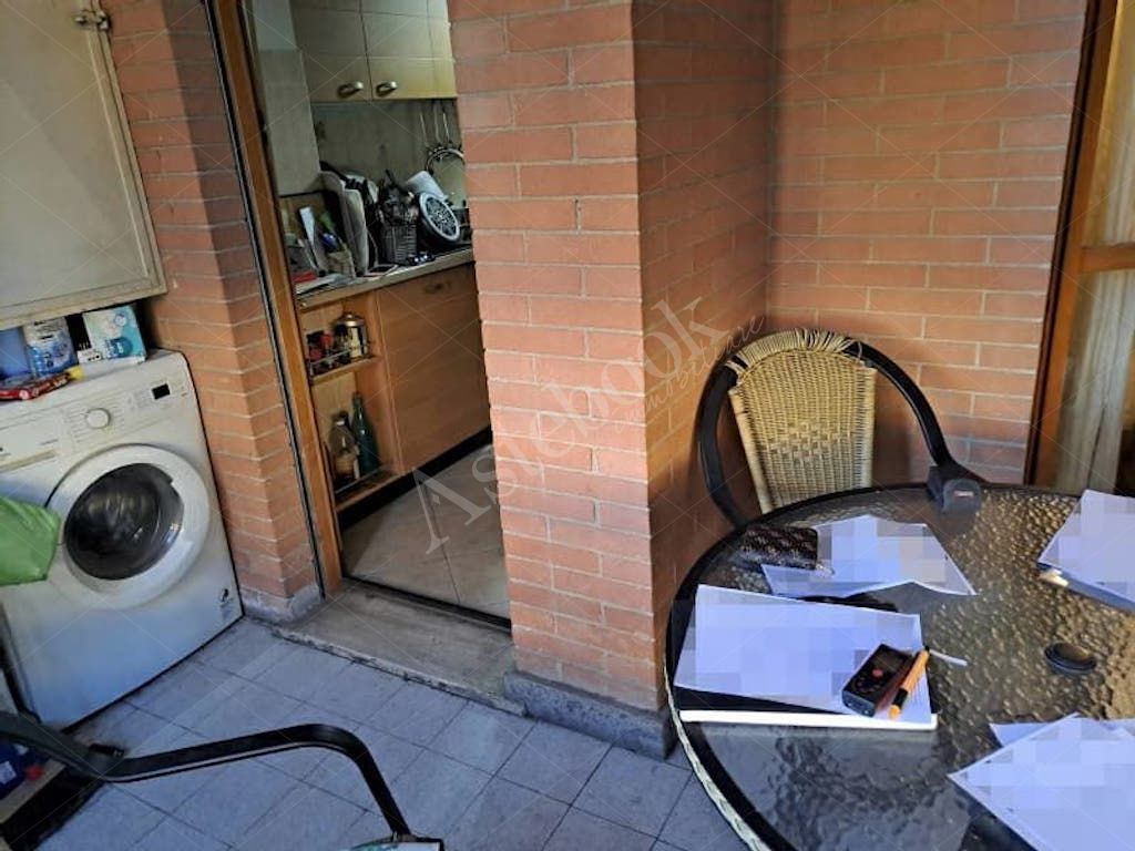 Appartamento di 78 mq al secondo piano con box e posto auto in Roma