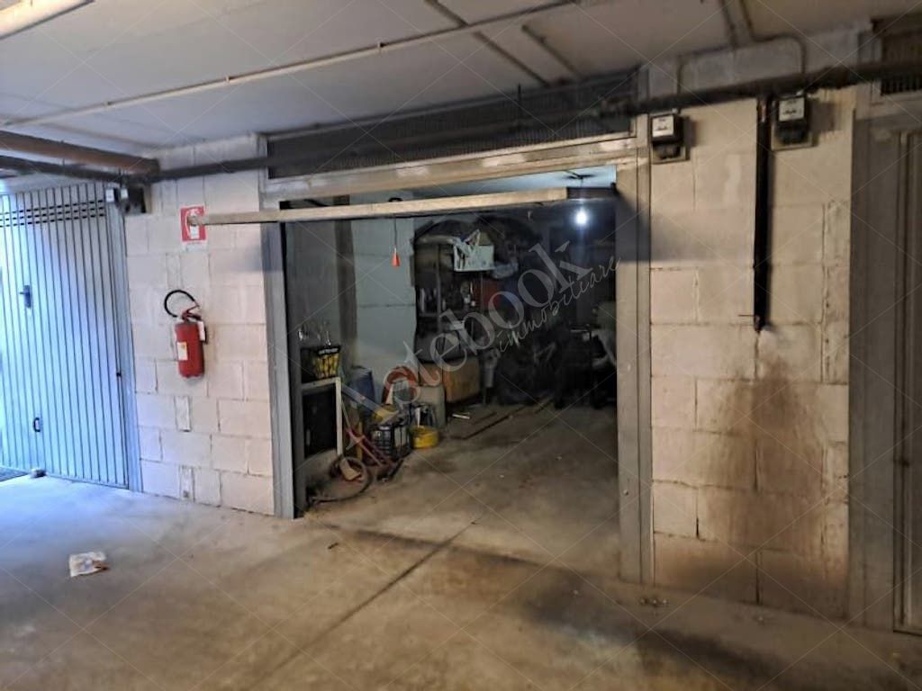 Appartamento di 78 mq al secondo piano con box e posto auto in Roma