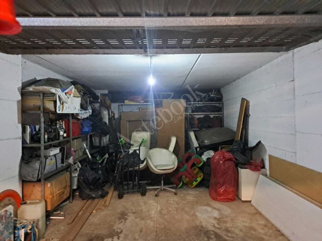 Appartamento di 78 mq al secondo piano con box e posto auto in Roma