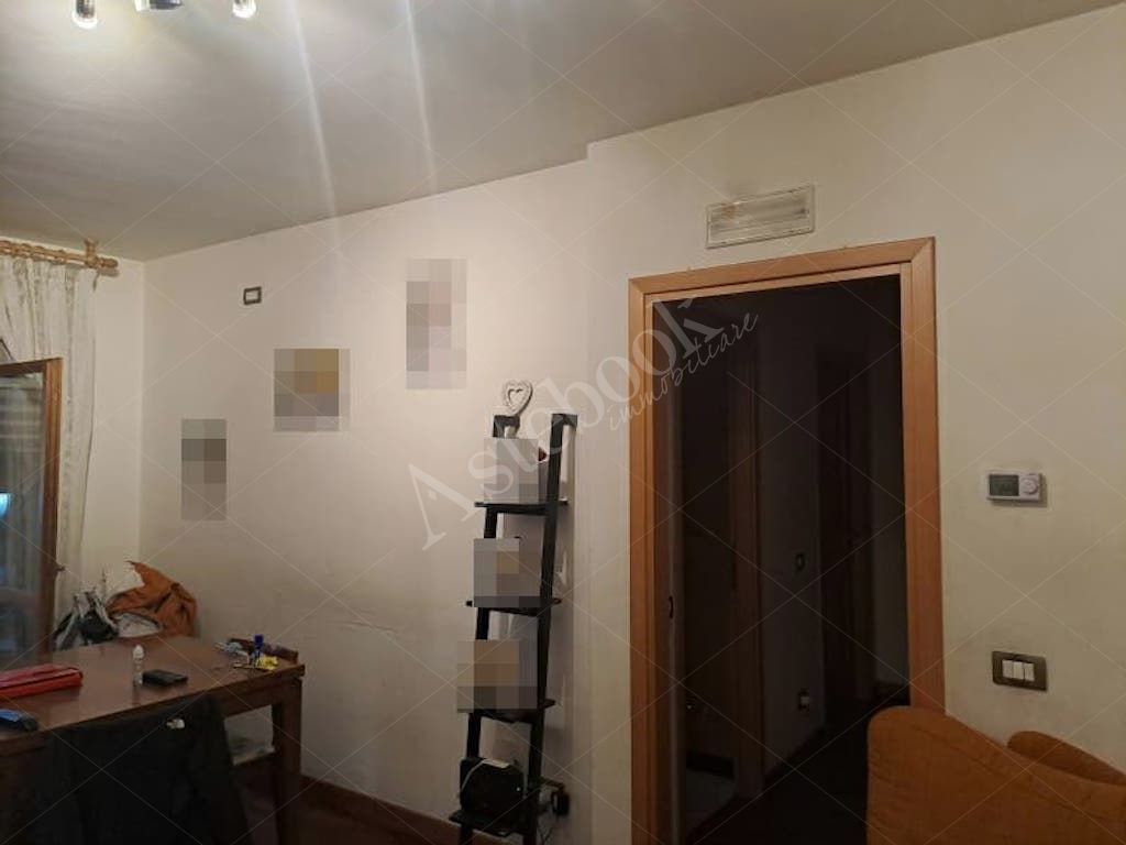 Appartamento di 78 mq al secondo piano con box e posto auto in Roma