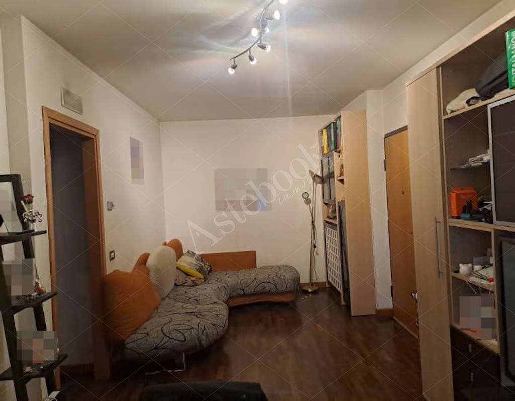 Appartamento di 78 mq al secondo piano con box e posto auto in Roma