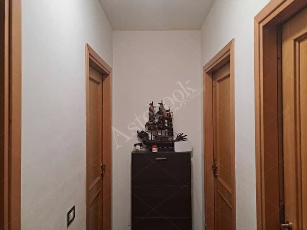 Appartamento di 78 mq al secondo piano con box e posto auto in Roma