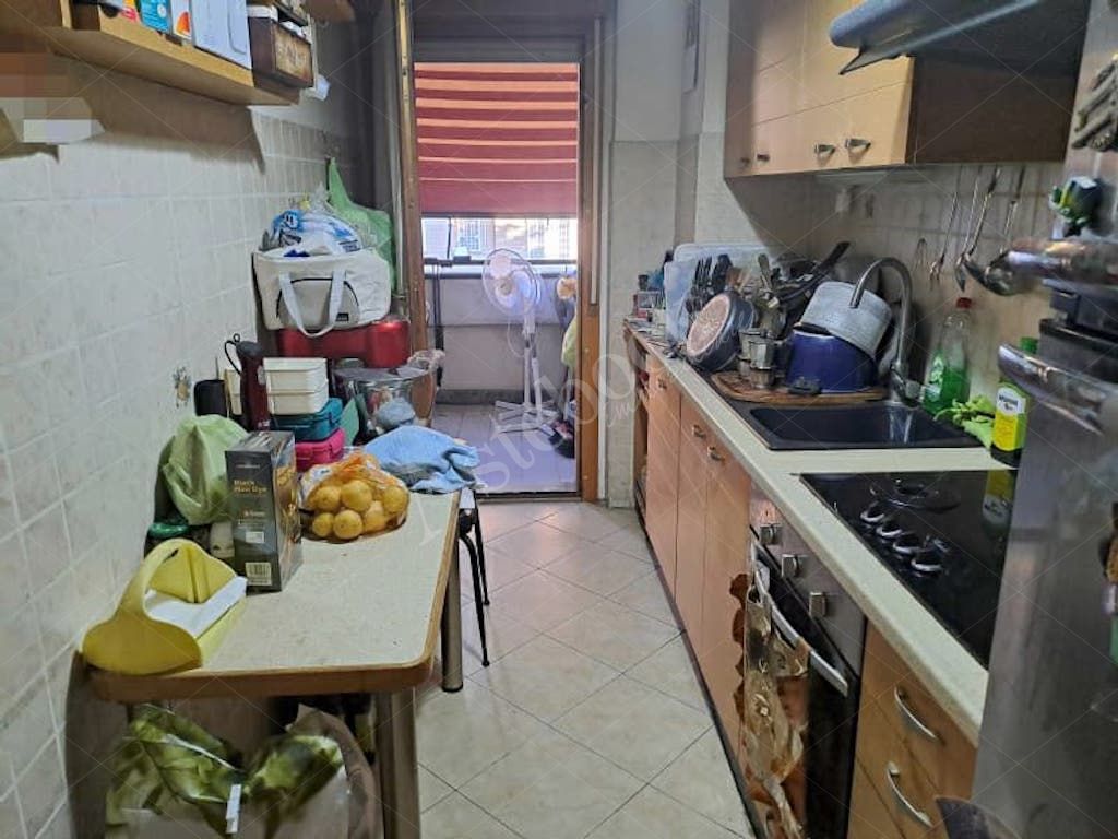 Appartamento di 78 mq al secondo piano con box e posto auto in Roma