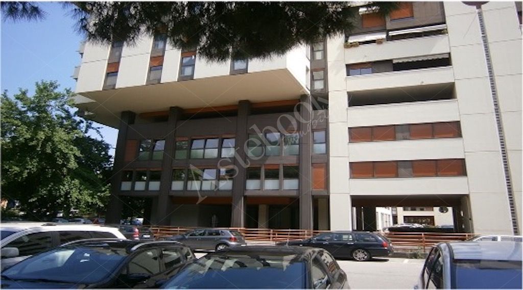 Ufficio di 63 mq al secondo piano in Verona