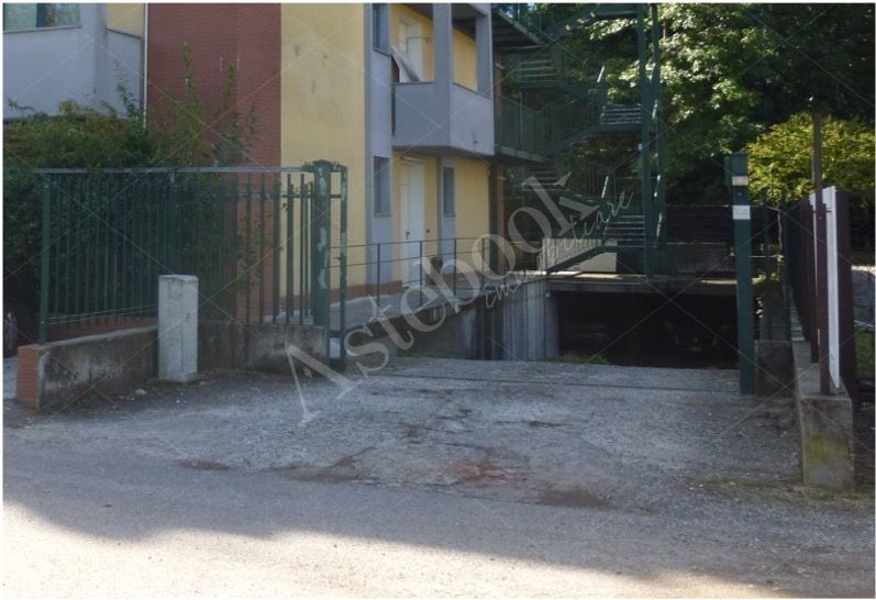 Struttura alberghiera con autorimessa in Cardano al Campo