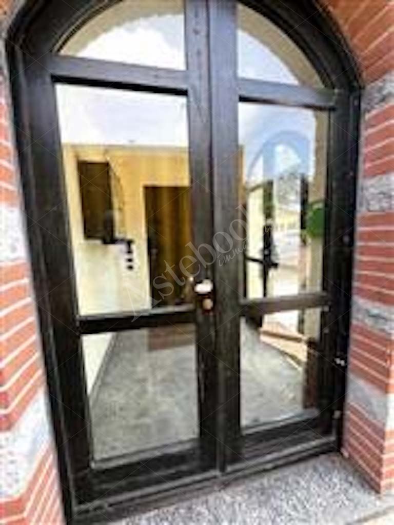 Ufficio di 180 mq al piano terra con autorimessa in Albavilla