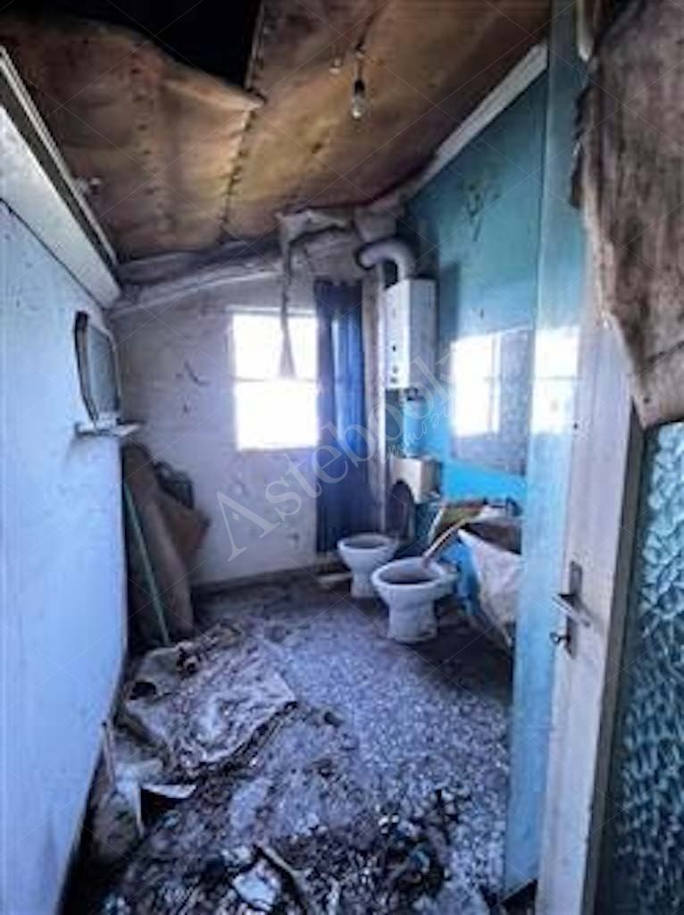 Compendio immobiliare composto da fabbricato ad uso residenziale, locali deposito - autorimessa e terreno in Albavilla